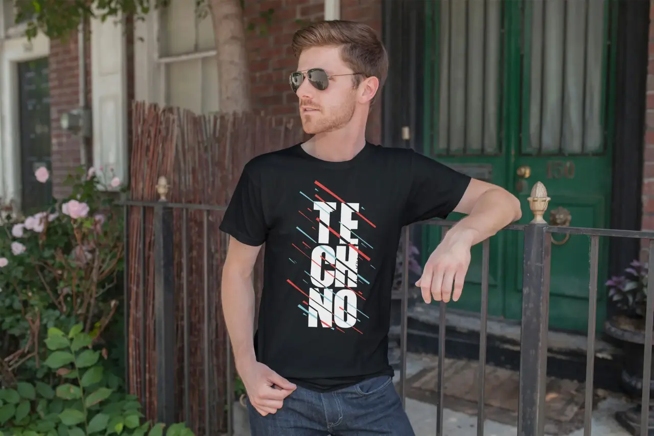 Mann_traegt_Techno-shirt_045_techno_lines_kl-scaled