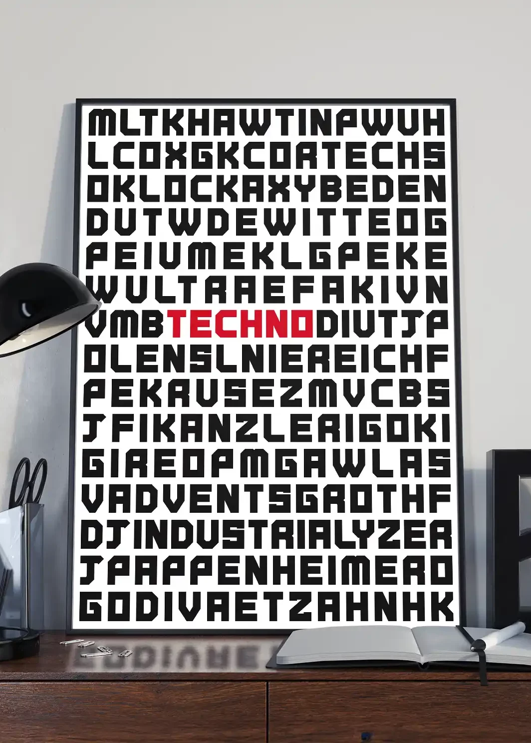 Techno Plakat auf Schreibtisch